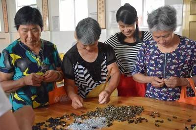 岩泉街道文化礼堂“星期日”活动 反家庭暴力宣讲与来料加工技能培训