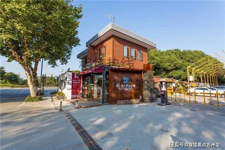 位于姑苏区南门路 989 号,左依人民路南北