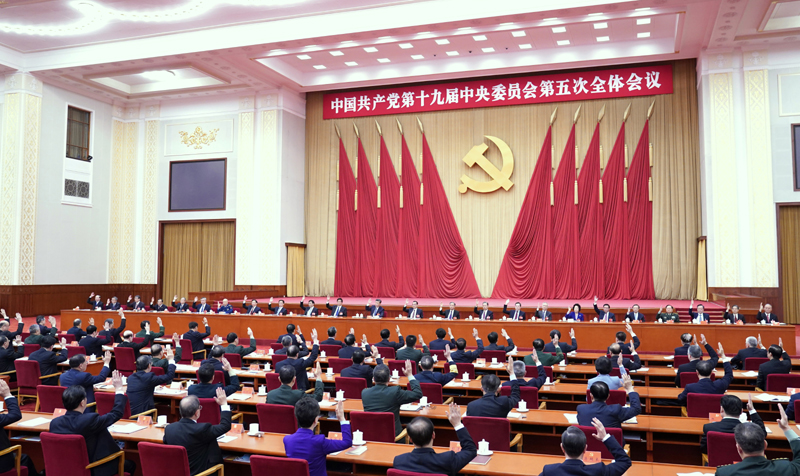 中国共产党第十九届中央委员会第五次全体会议,于2020年10月26日至29日在北京举行。中央政治局主持会议。新华社记者 殷博古 摄