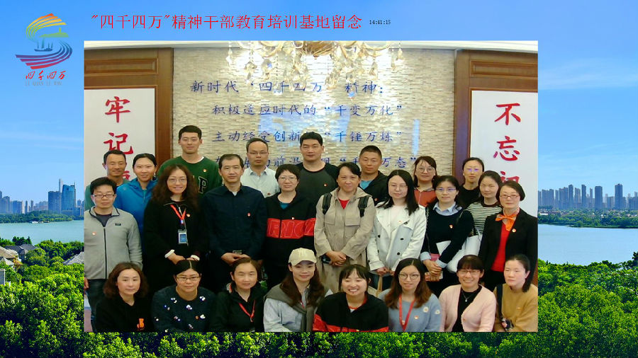 参观合影.jpg